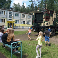 Витебские десантники посетили детский оздоровительный лагерь «Липки»