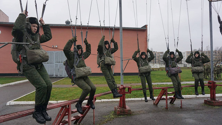 Военнослужащие нового пополнения продолжают постигать основы военного дела
