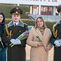 Накануне Дня женщин военнослужащие создают атмосферу праздника