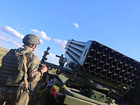 Занятия по боевой подготовке с военнослужащими 92-го реактивного артиллерийского полка