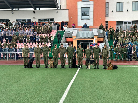 Военные кинологи посетили Национальный детский образовательно-оздоровительный центр «Зубрёнок»