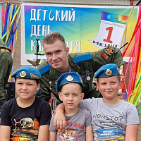 Военнослужащие 38 одшбр посетили Кобринскую детскую деревню