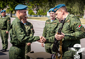 Торжественные церемонии вручения оружия и военной техники