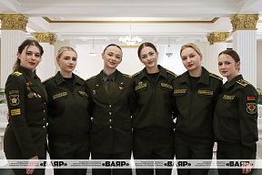 Здесь сверкают девичьи улыбки, в ритме службы бьются их сердца 