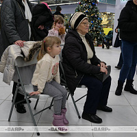 Белорусские военные принимают участие в празднике в столичном торговом центре «Першы нацыянальны гандлёвы дом»