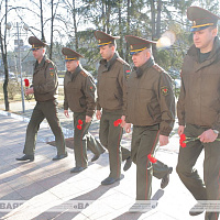 Командный состав тыла Вооружённых Сил возложил цветы к обелиску погибшим военнослужащим и гражданским лицам