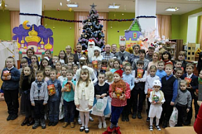 Ёлки наряжаются – чудеса случаются Ёлки наряжаются – чудеса случаются