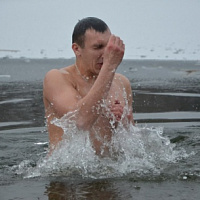 Крещенские купания закаляют организм
