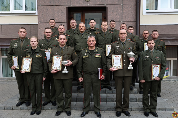 В войсках связи подведены итоги учебного года