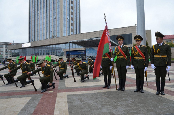 Плац-концерт роты почетного караула военно-транспортного факультета БелГУТа ко Дню народного единства