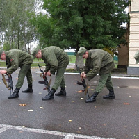 Занятия по строевой подготовке с гвардейцами