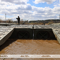 Военнослужащие понтонно-мостового батальона 188 ибр отработали наведение паромной переправы через реку Днепр