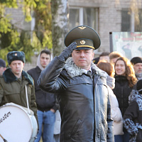 Служите достойно!