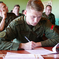 На полигоне Уручье проходят занятия по огневой подготовке с офицерами органов военного управления