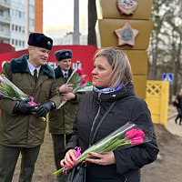 Белорусские военнослужащие поздравляют с наступающим Днём женщин
