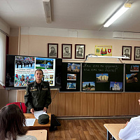 В День знаний юных патриотов Жодино поздравили военнослужащие 65-й автомобильной бригады