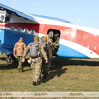 Военнослужащие 5 обрСпН совершили прыжки с парашютом