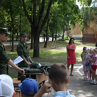 Военные инженеры приехали в гости к школьникам