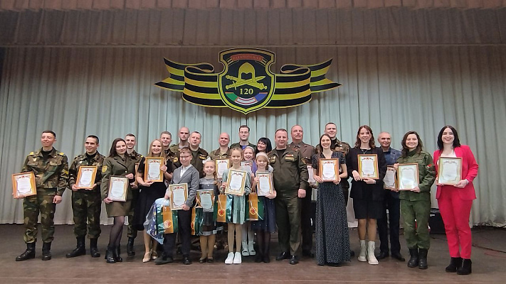 С песней и служить веселее