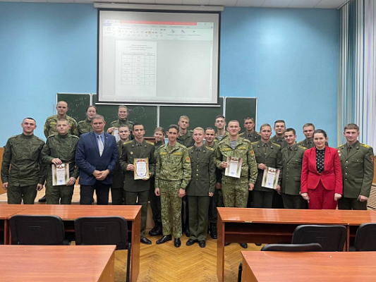 На пьедестале – физики