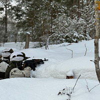 Занятия по огневой подготовке с военнослужащими механизированной бригады