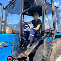 Белорусские военнослужащие продолжают оказывать помощь в уборке урожая