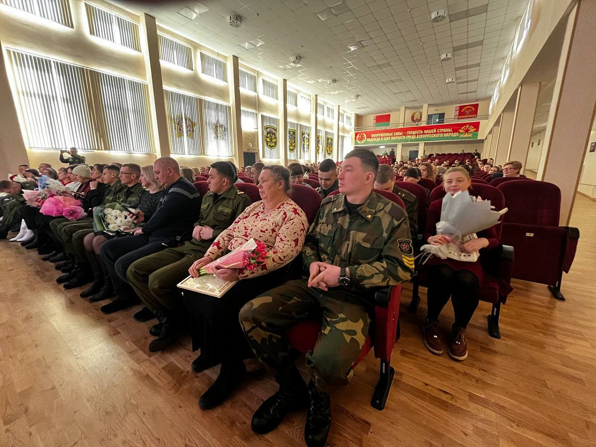 В воинских частях и соединениях прошли праздничные мероприятия