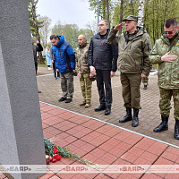 Военнослужащие Гродненского гарнизона и ветераны Вооруженных Сил принимают участие в республиканском субботнике