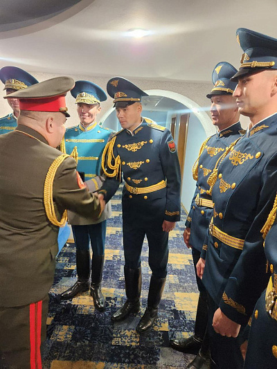Парадные расчёты дружественных стран награждены ценными подарками