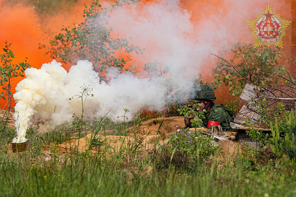 Курсанты военной академии сдают государственные экзамены