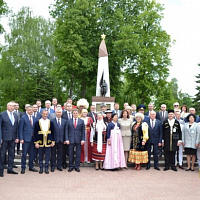 От братских народов - павшим героям