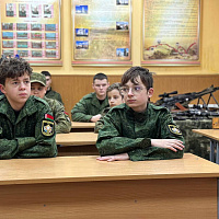 Воспитанники военно-патриотического клуба посетили 120 омбр