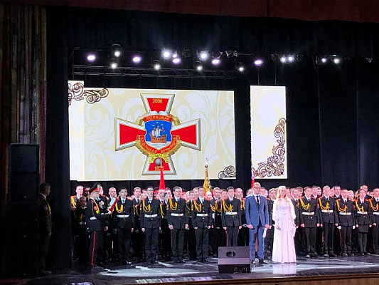 Полоцким кадетам вручили алые погоны