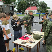 Выставка вооружения от слонимских гвардейцев