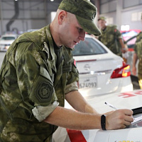 Белорусские военнослужащие приняли в Катаре автомобили «Дорожного патруля»