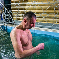 Витебские десантники поддержали крещенскую традицию