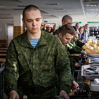 Новое пополнение прибывает в соединения и воинские части