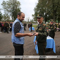 Награждение военнообязанных, принимавших участие в учебном сборе