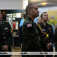 Представители военно-дипломатического корпуса посетили Национальный архив Республики Беларусь и МАЗ