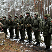 Новое пополнение военных водителей преодолело 50-километровый марш