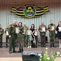 С песней и служить веселее