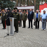 Генерал-майор Вадим Суров простился с Боевым Знаменем 72 ОУЦ