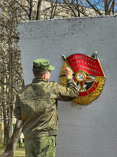Гвардейцы 120 омбр навели порядок на мемориальном комплексе «Боевой путь гвардейцев»