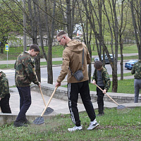 Навели порядок на территории памятника