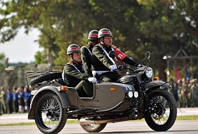 Армия Лаоса пересела на российские мотоциклы 