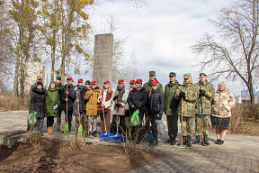 Курсанты Гродненского государственного университета приняли участие в облагораживании памятника Шталаг-324