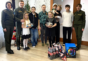 Военнослужащие 8 ртбр посетили дом семейного типа в Ляховичах 