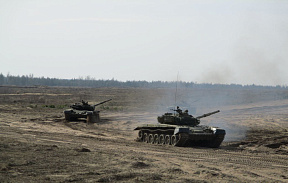 Военнослужащие 11 омбр выполнили упражнения контрольных стрельб из вооружения танка Т-72Б