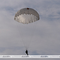 Военнослужащие 5 обр СпН совершили прыжки с парашютом