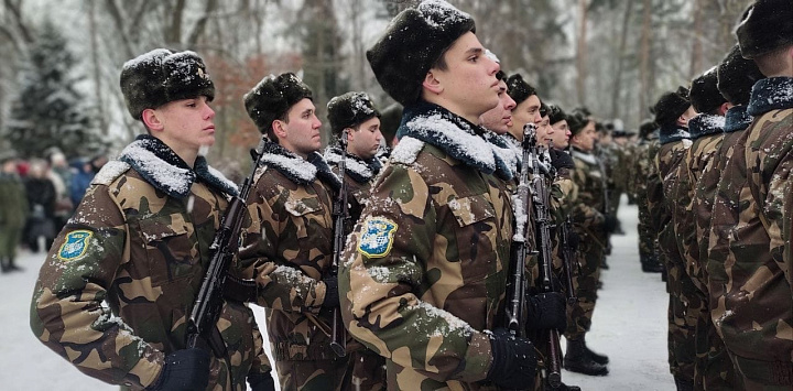 Вчерашние мальчишки стали защитниками Родины